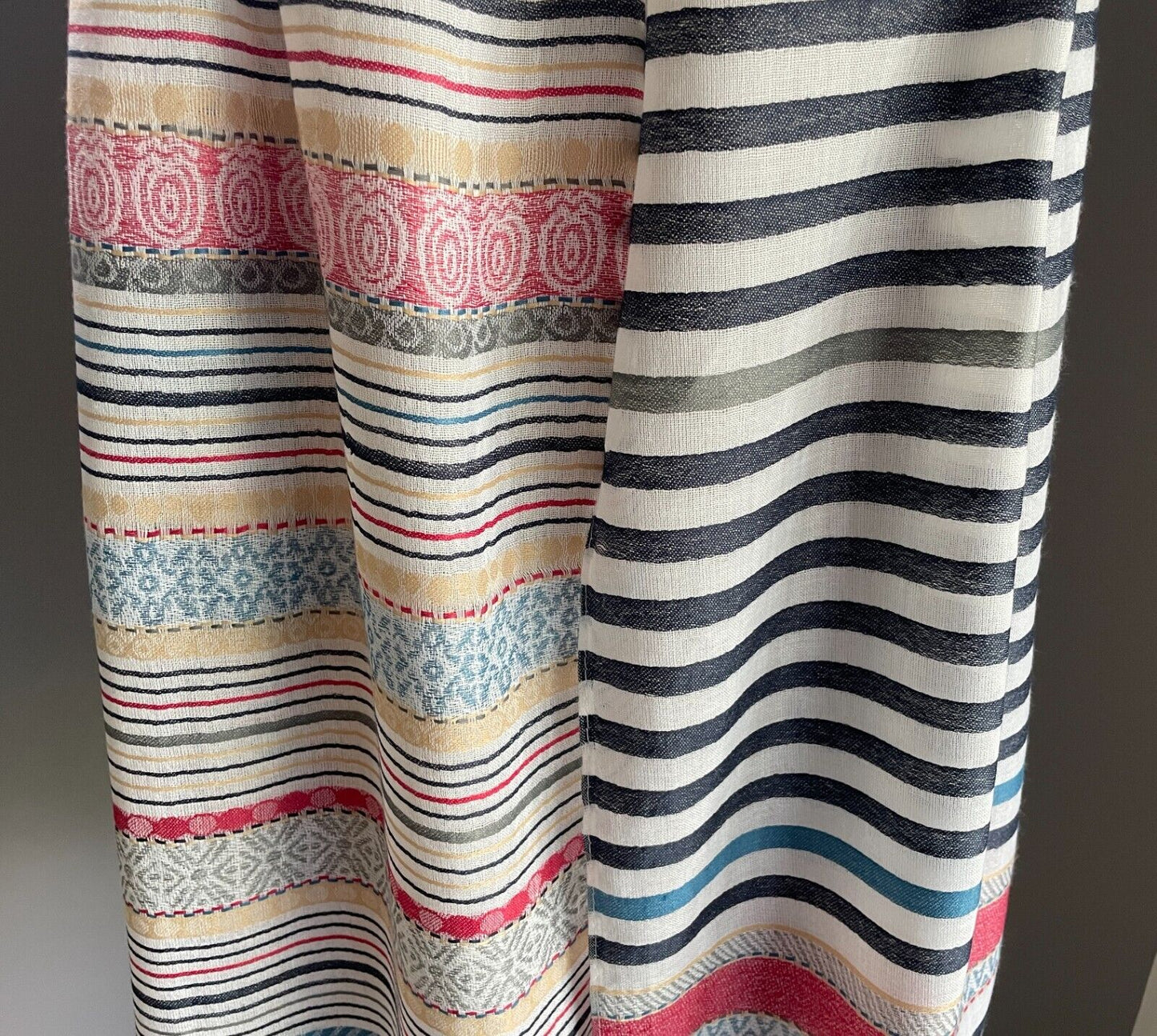 CINNAMON CREATIONS Neck Scarf Wrap Multi Colour Print Rectangle Fringe Trim NEW