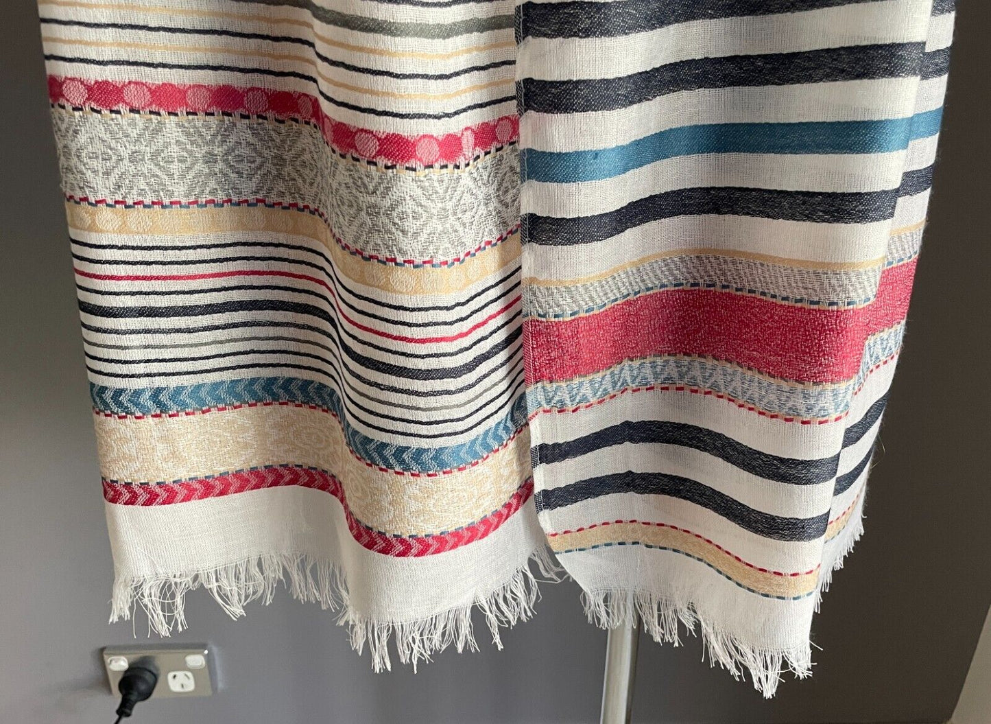 CINNAMON CREATIONS Neck Scarf Wrap Multi Colour Print Rectangle Fringe Trim NEW
