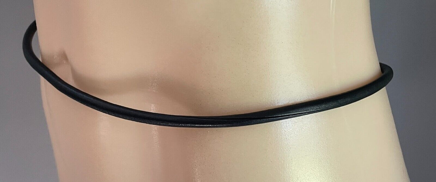 Vintage Black "Round" Thin Leather Belt w Hanging Silver Chain Trim Size 8 - 10