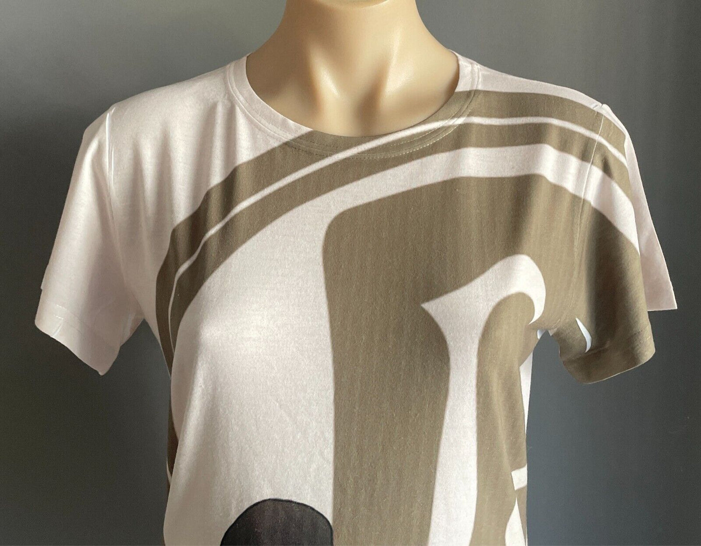 VAPOR APPAREL Off White Anime Print T-Shirt Size L Short Sleeves