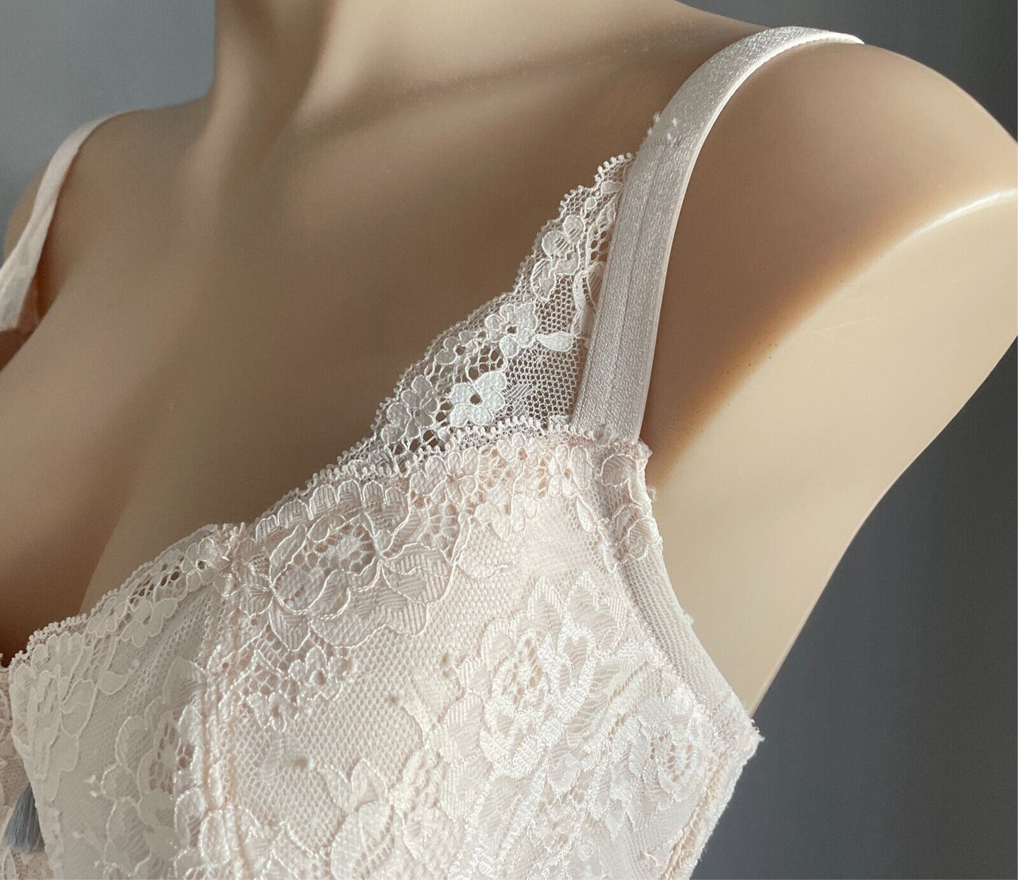 ELLE MACPHERSON BODY "Zest" Full Busted Bra Sze 12F Lace Shell/Sage Green Colour