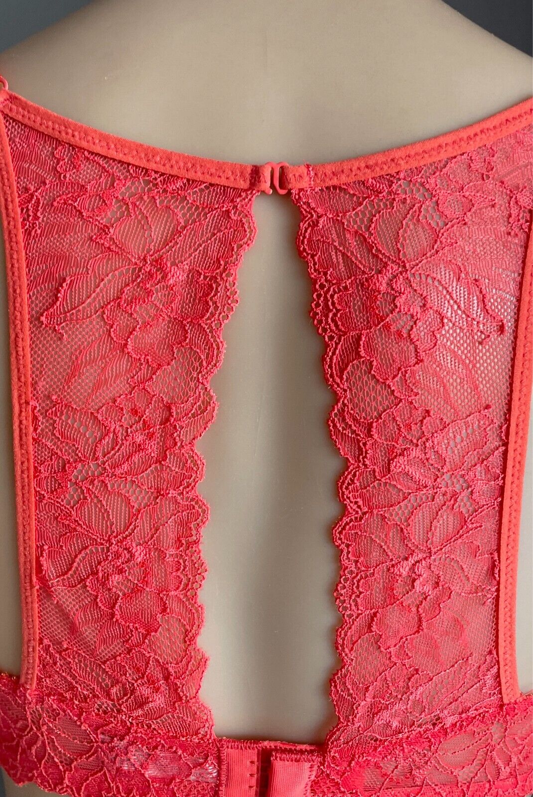 CHLOE & LOLA Coral Smooth Cup Bra Size 14C Lace Racer Back Adjustable Straps