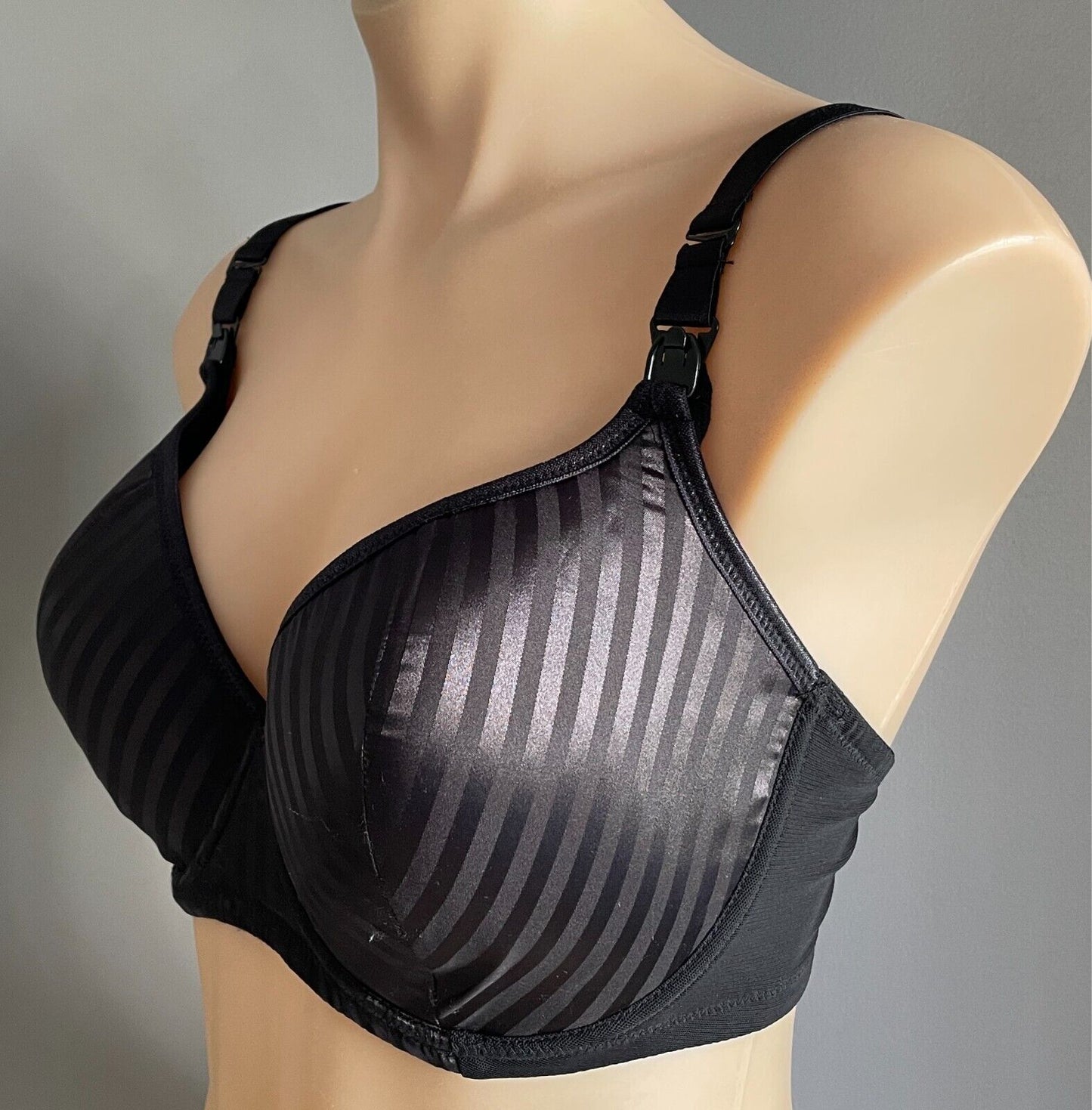 GAZONGAS Hot Mama Bra Black Maternity/Feeding Bra Size 12F Underwire Self Stripe