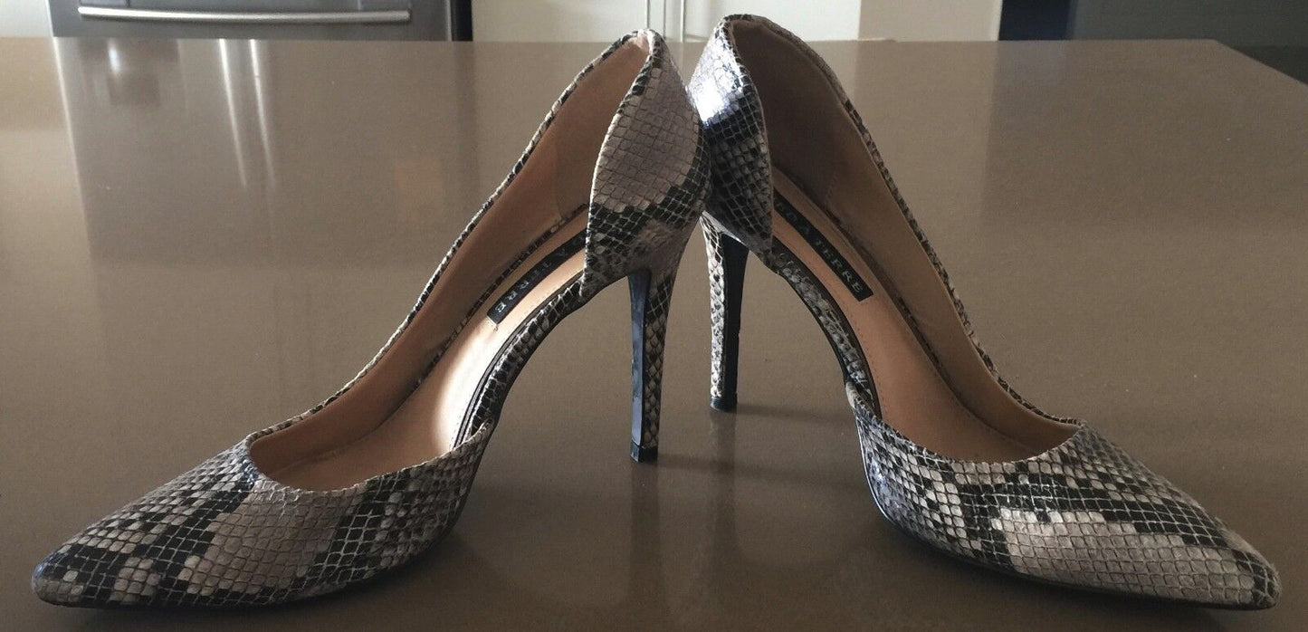 PIED A TERRE "Evoke" Stiletto Shoes Snakeskin Print Pleather  Ladies Size 8