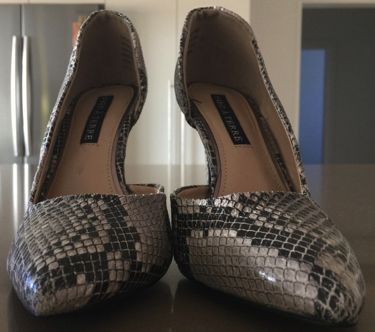 PIED A TERRE "Evoke" Stiletto Shoes Snakeskin Print Pleather  Ladies Size 8