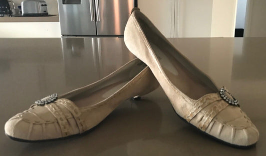 ENZO ANGIOLINI Kitten Heels Shoes Beige Suede Croc Trim Slip On Ladies Size 10 M