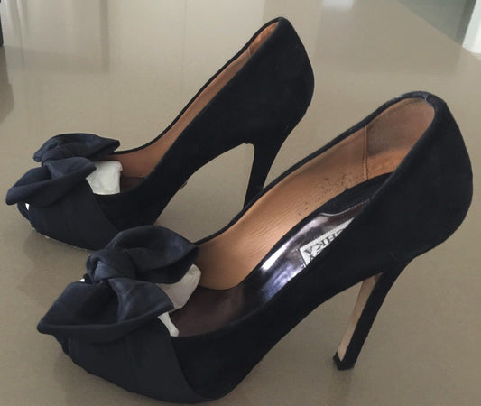 BADGLEY MISCHKA Peep Toe Shoes Black Suede "Sail" Bows  Ladies Size 8.5