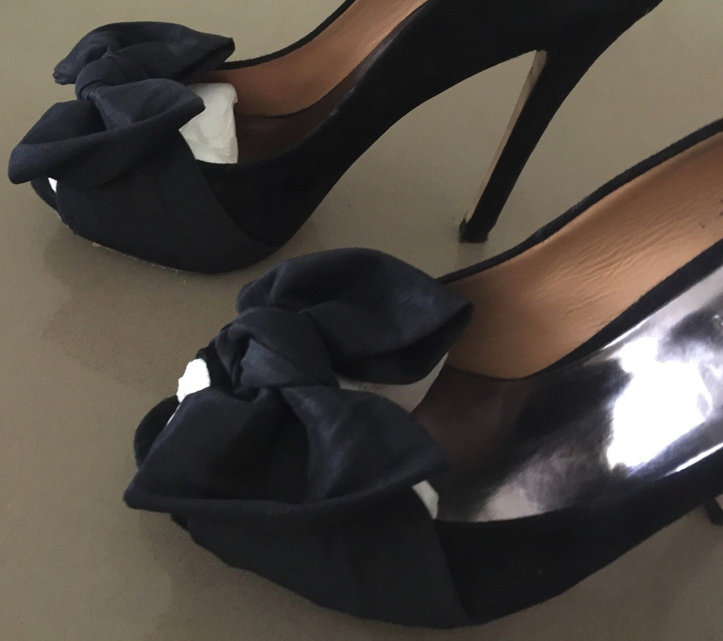 BADGLEY MISCHKA Peep Toe Shoes Black Suede "Sail" Bows  Ladies Size 8.5
