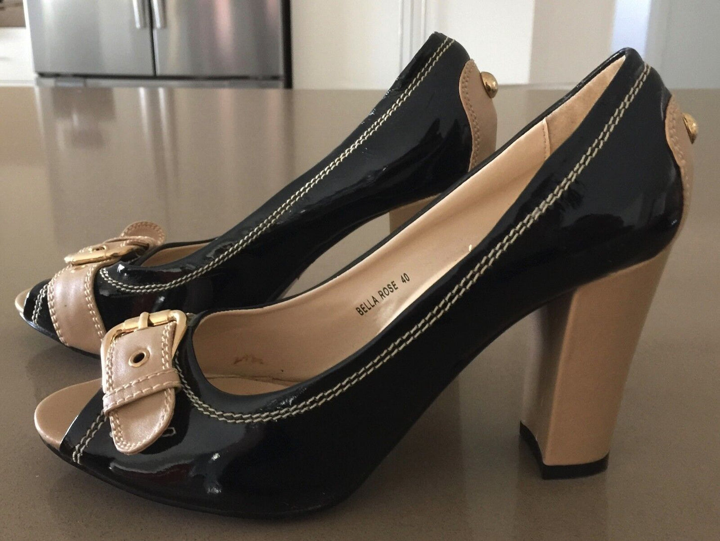 MARCO GIANNI "Bella Rose" Shoes Black Tan Patent Peep Toe Block Heel Size 40 NEW