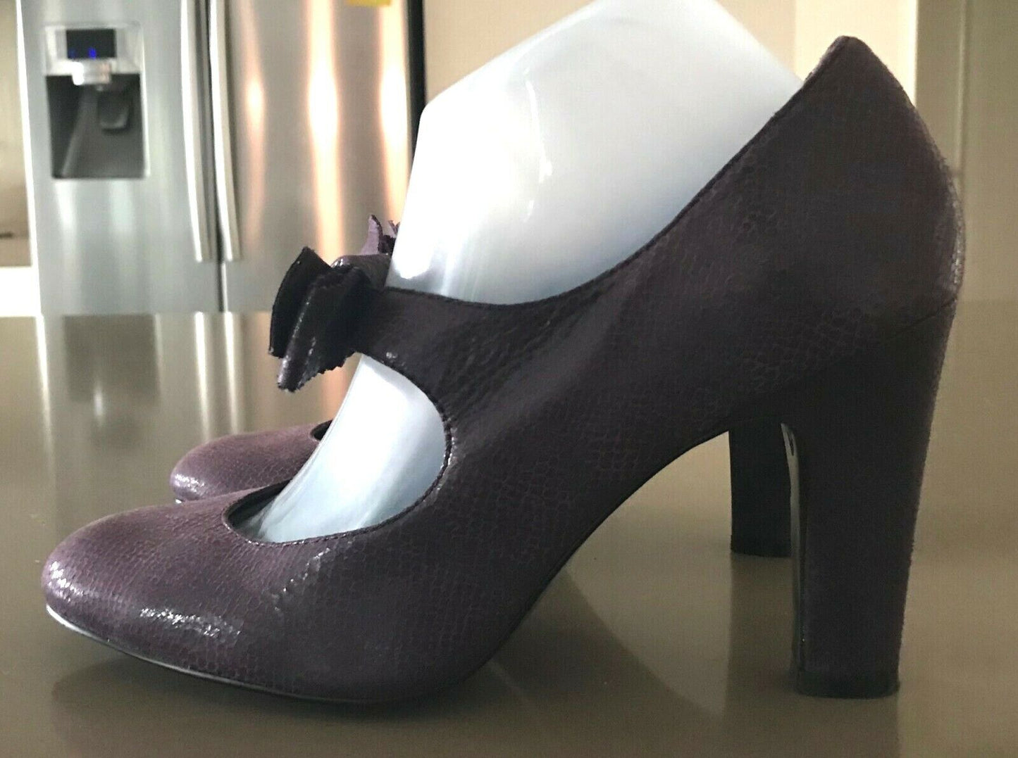 FIORELLI Shoes Purple Faux Snakeskin Block Heel w Bow Trim Ladies Size 8.5 EUC