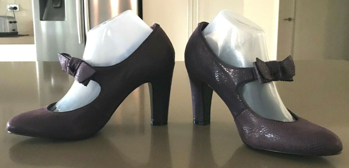 FIORELLI Shoes Purple Faux Snakeskin Block Heel w Bow Trim Ladies Size 8.5 EUC