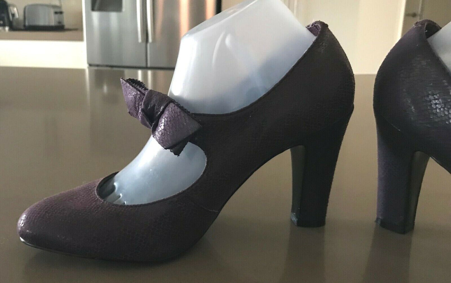 FIORELLI Shoes Purple Faux Snakeskin Block Heel w Bow Trim Ladies Size 8.5 EUC