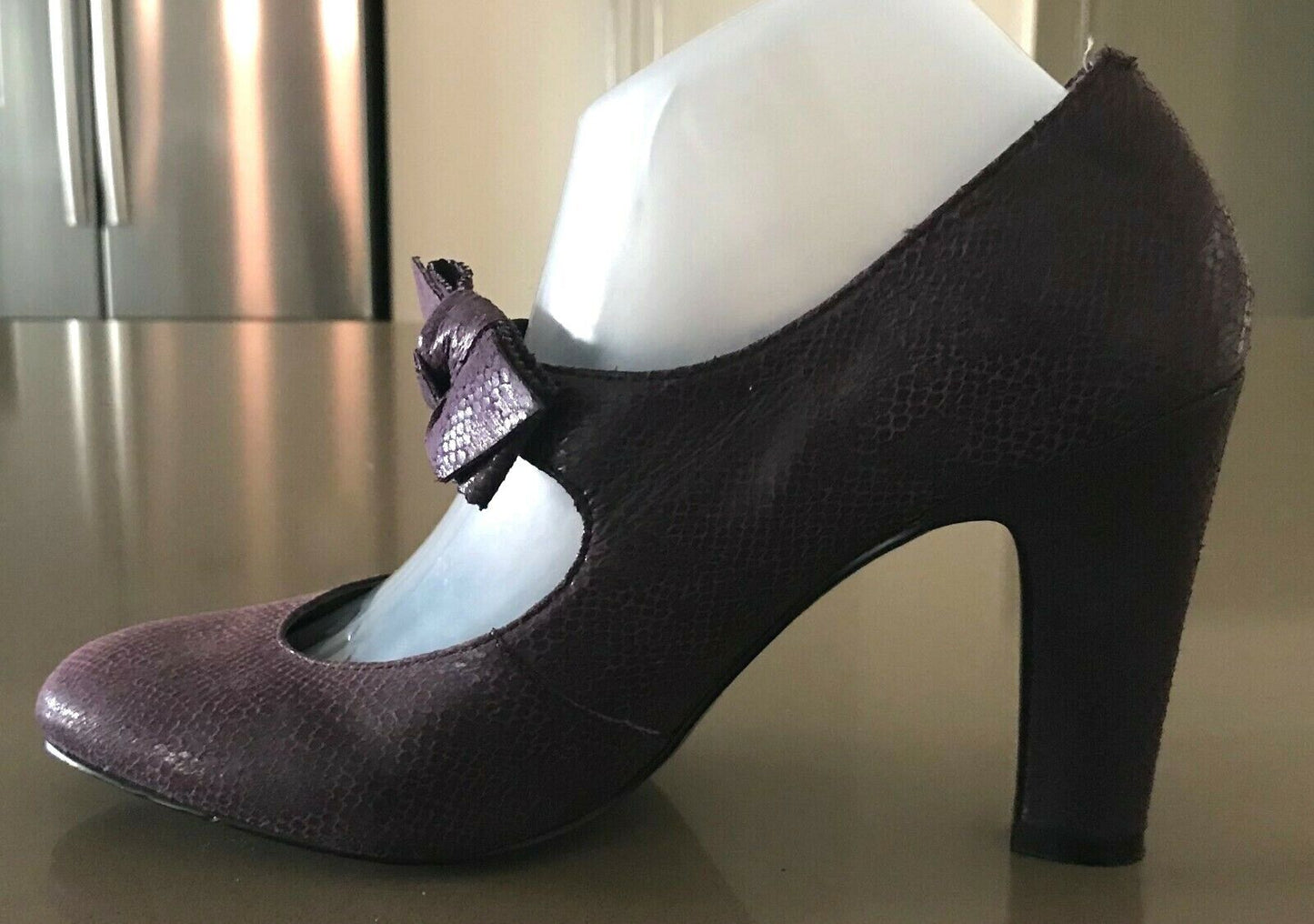 FIORELLI Shoes Purple Faux Snakeskin Block Heel w Bow Trim Ladies Size 8.5 EUC