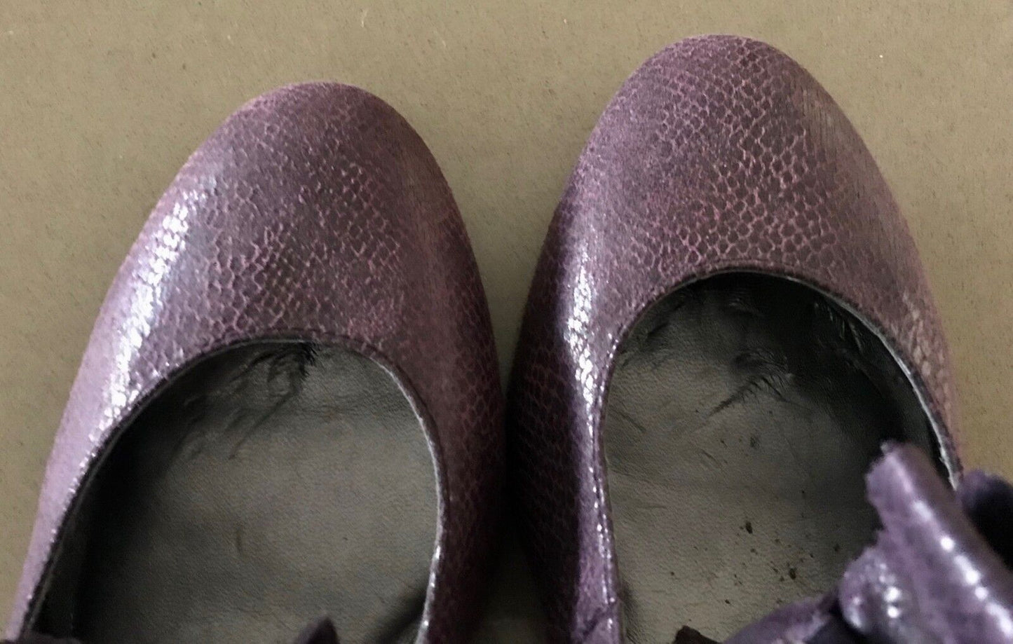 FIORELLI Shoes Purple Faux Snakeskin Block Heel w Bow Trim Ladies Size 8.5 EUC