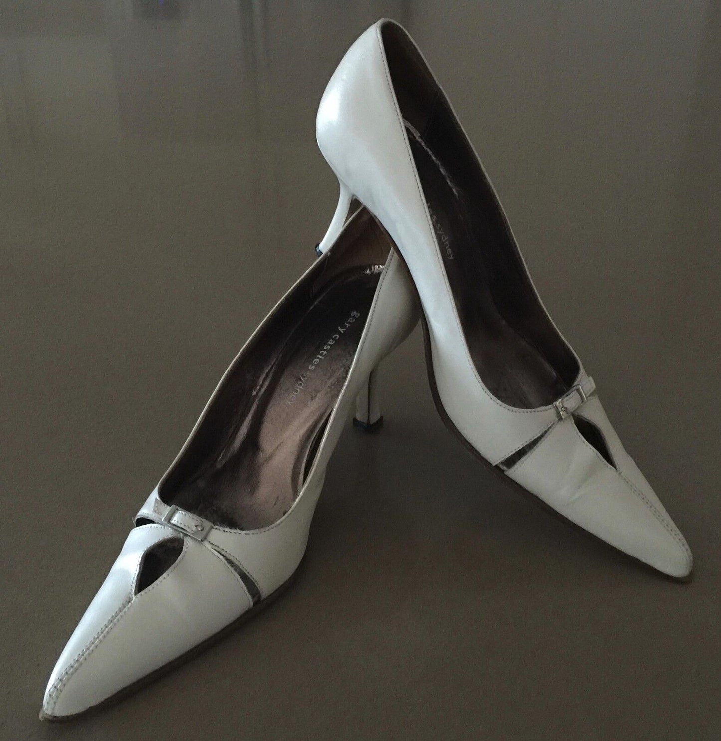 GARY CASTLES Kitten Heels Ivory Leather Pointy Toe Shoes Size 35.5 1950's Style