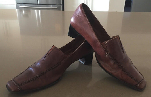 Luscious Rich Tan Leather Loafer Slip On Shoes Ladies Size 36