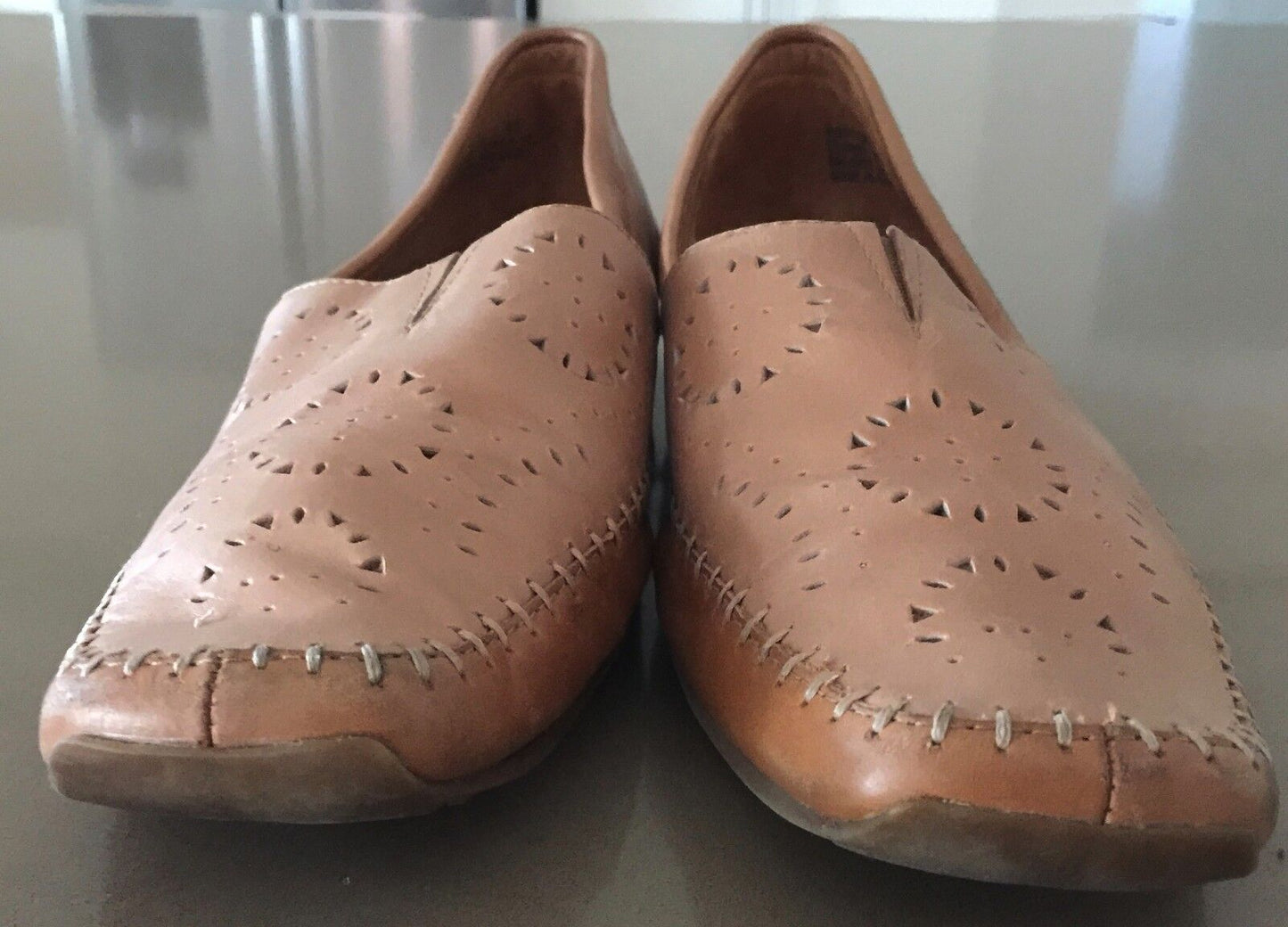 HUSH PUPPIES "Rattle" Tan Leather Loafer Shoes Ladies Size 9.5 Unique Style