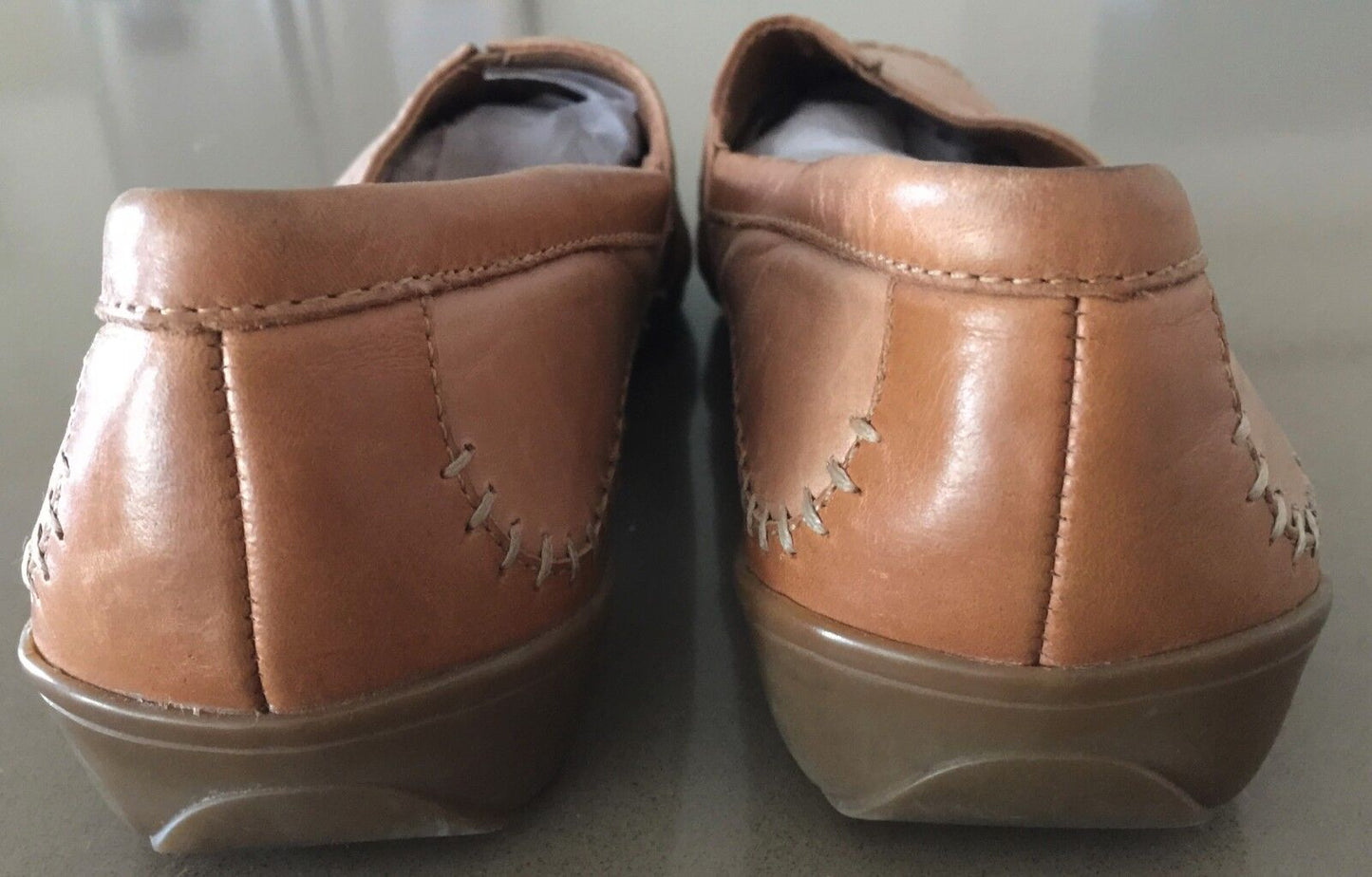 HUSH PUPPIES "Rattle" Tan Leather Loafer Shoes Ladies Size 9.5 Unique Style