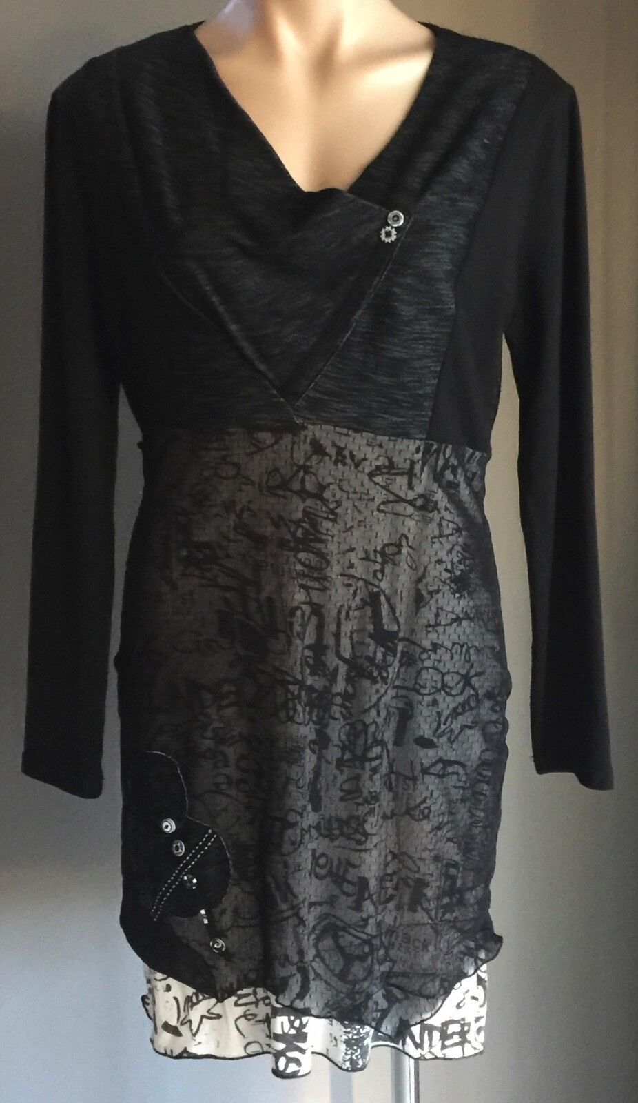 VIVID Top Tunic Monotone Long Sleeve Dress Sheer Overlay Size 12 Graffiti Print