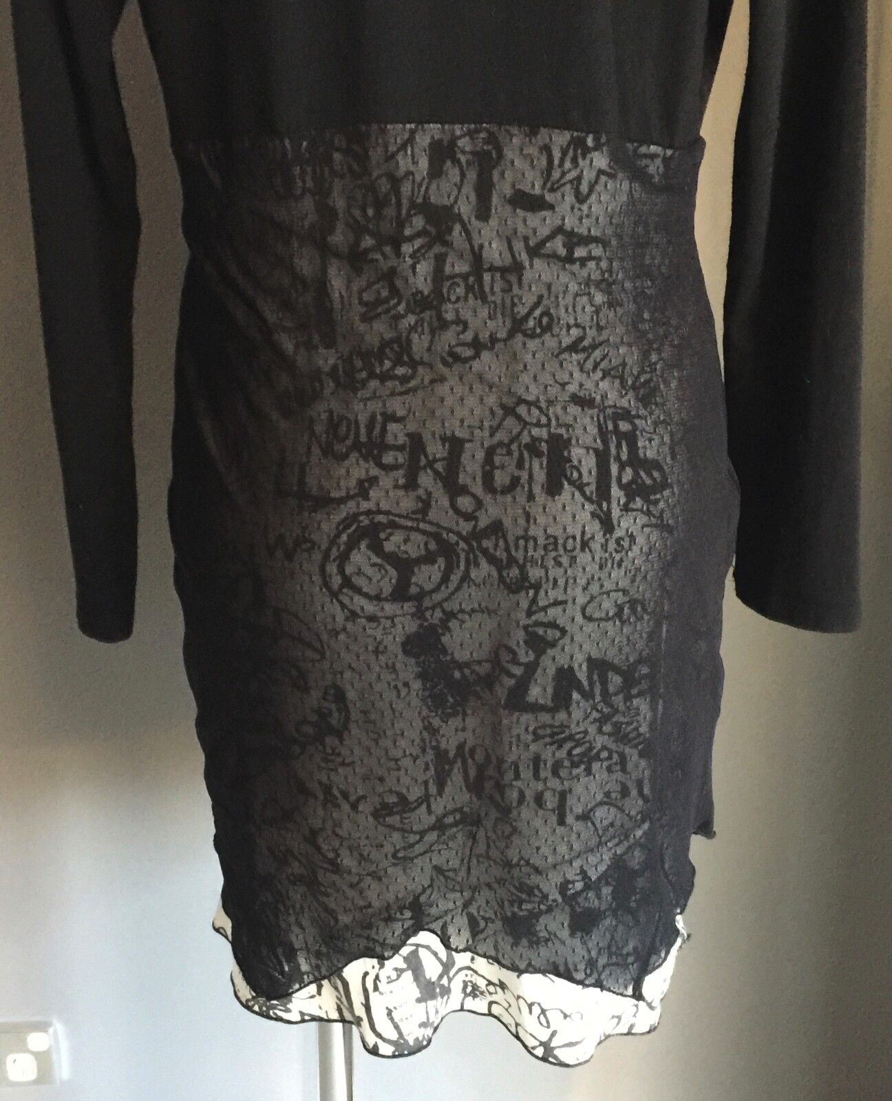 VIVID Top Tunic Monotone Long Sleeve Dress Sheer Overlay Size 12 Graffiti Print