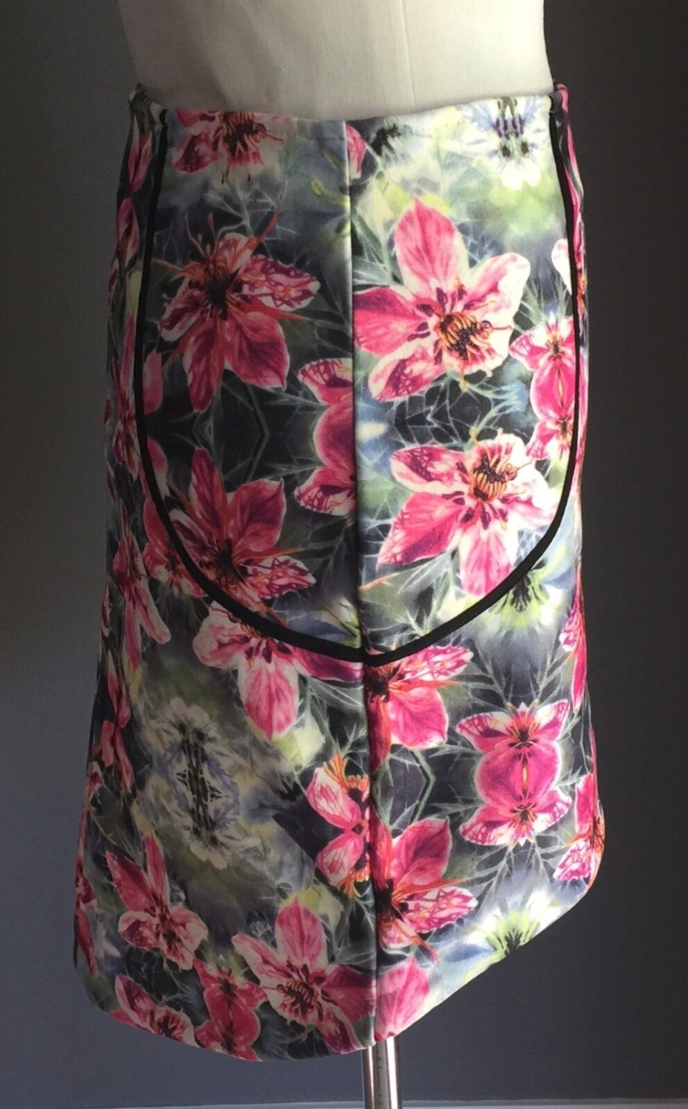 MIKA & GALA Skirt Scuba High Low Thick Stretch Floral Print Skirt Size 12 NEW