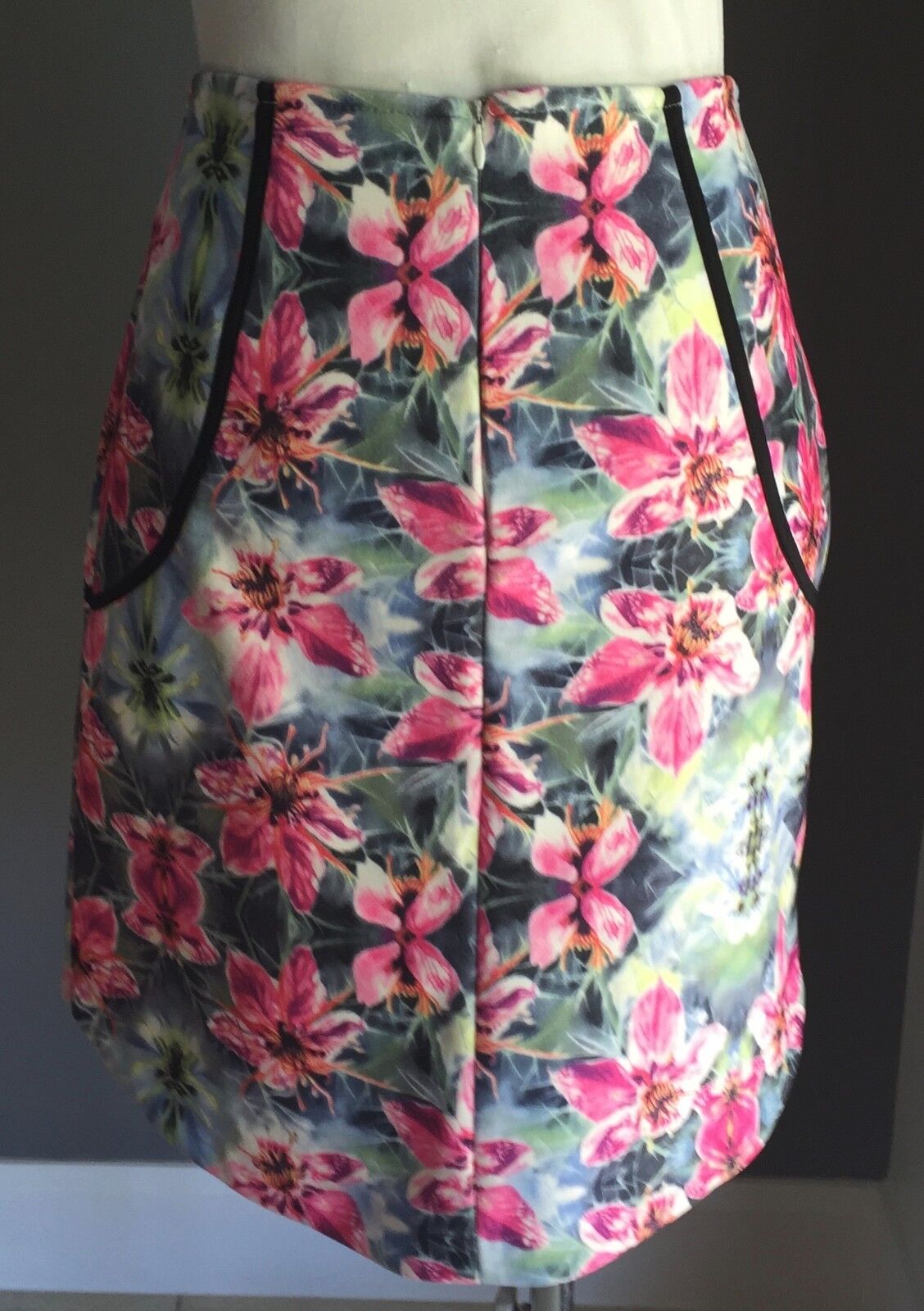 MIKA & GALA Skirt Scuba High Low Thick Stretch Floral Print Skirt Size 12 NEW