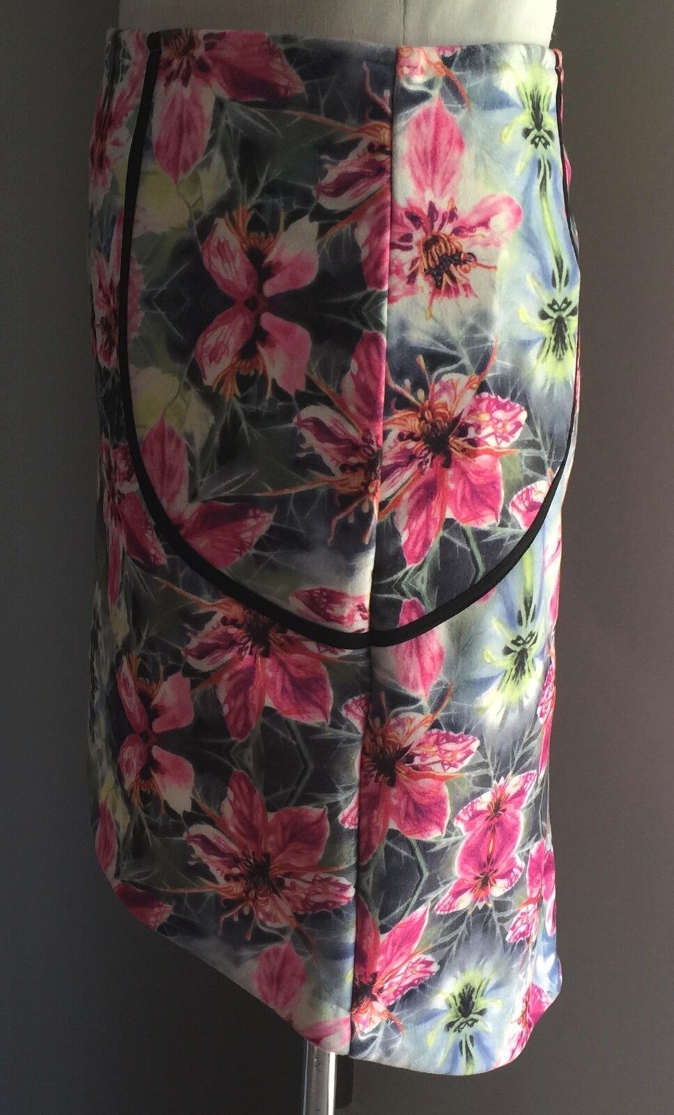 MIKA & GALA Skirt Scuba High Low Thick Stretch Floral Print Skirt Size 12 NEW