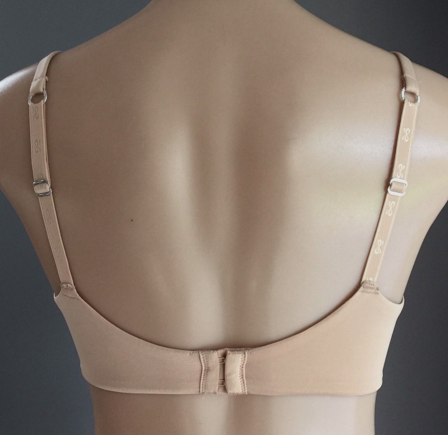 HUNKEMOLLER Bra 34E Beige Smooth Cup Full Coverage Underwire Size UK NEW