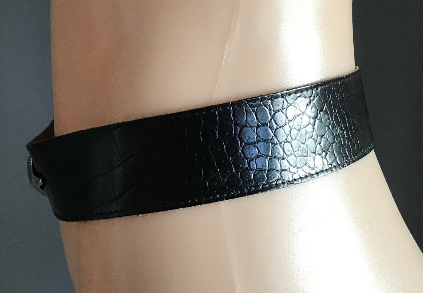 Vintage LEATHER BELT Black Croc Print w Silver & Gold Clasp Ladies Size 8 - 10