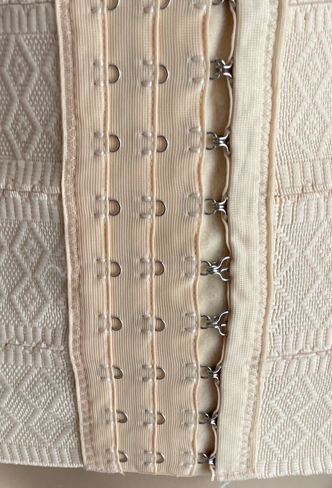 WAIST TRAINER Beige Elastic Hook & Eye Closure Cincher Sz M Textured Fabric Belt