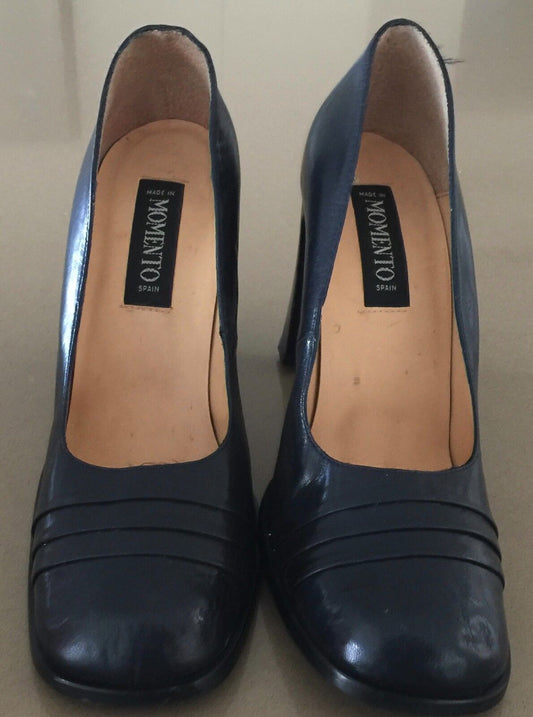 MOMENTO "Desiree" Court Shoes Navy Spanish Leather Block Heel Size 40 1990's