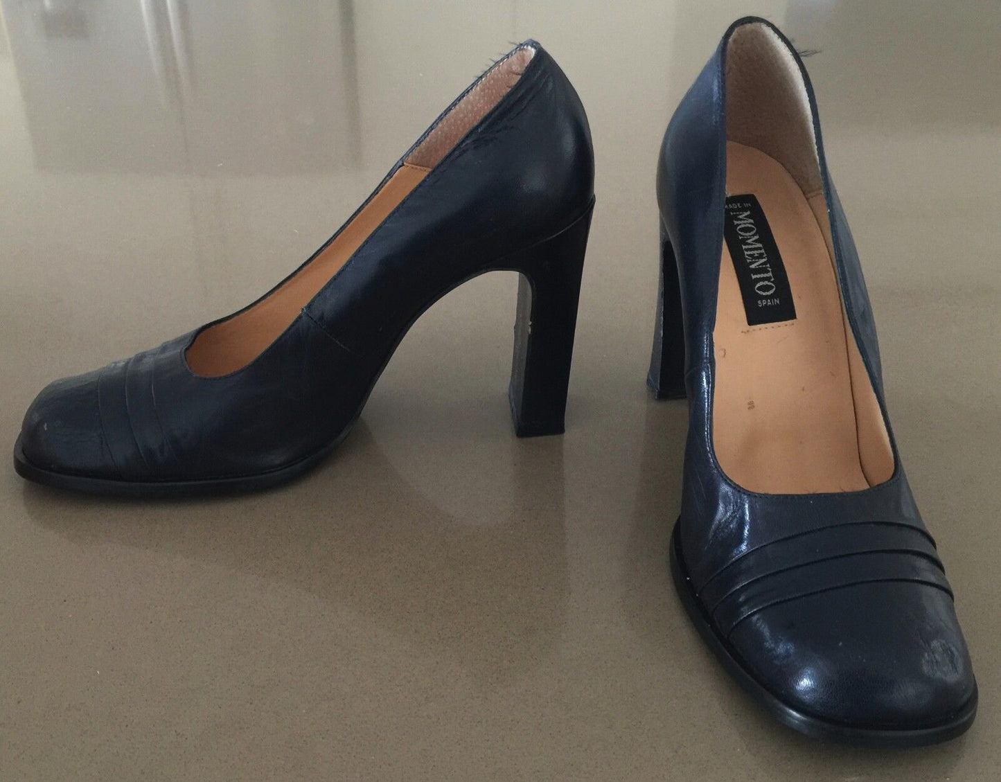 MOMENTO "Desiree" Court Shoes Navy Spanish Leather Block Heel Size 40 1990's