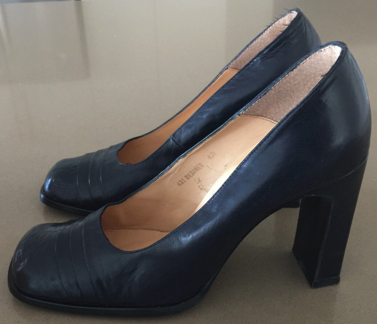 MOMENTO "Desiree" Court Shoes Navy Spanish Leather Block Heel Size 40 1990's