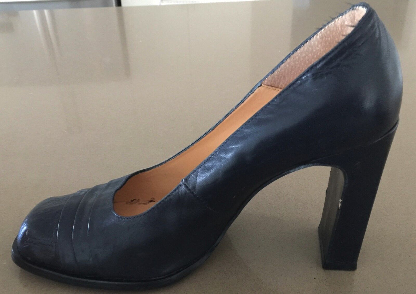 MOMENTO "Desiree" Court Shoes Navy Spanish Leather Block Heel Size 40 1990's