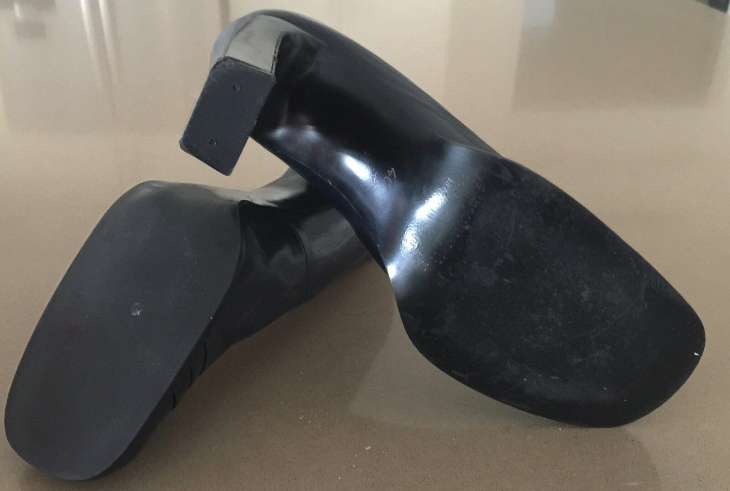 MOMENTO "Desiree" Court Shoes Navy Spanish Leather Block Heel Size 40 1990's