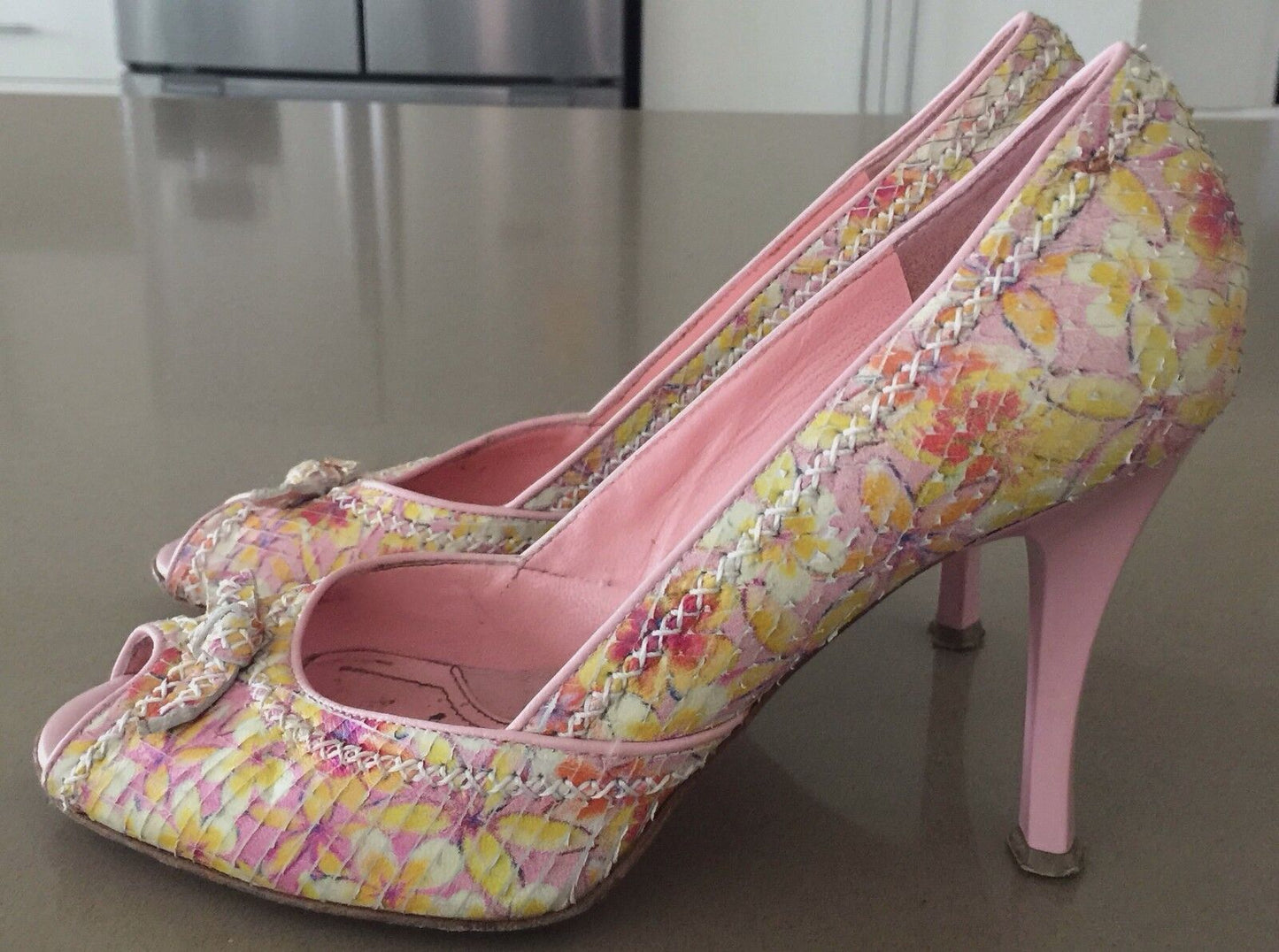VIA SPIGA Leather Peep Toe Pumps Pink & Yellow Frangipani Print Shoes Size 8