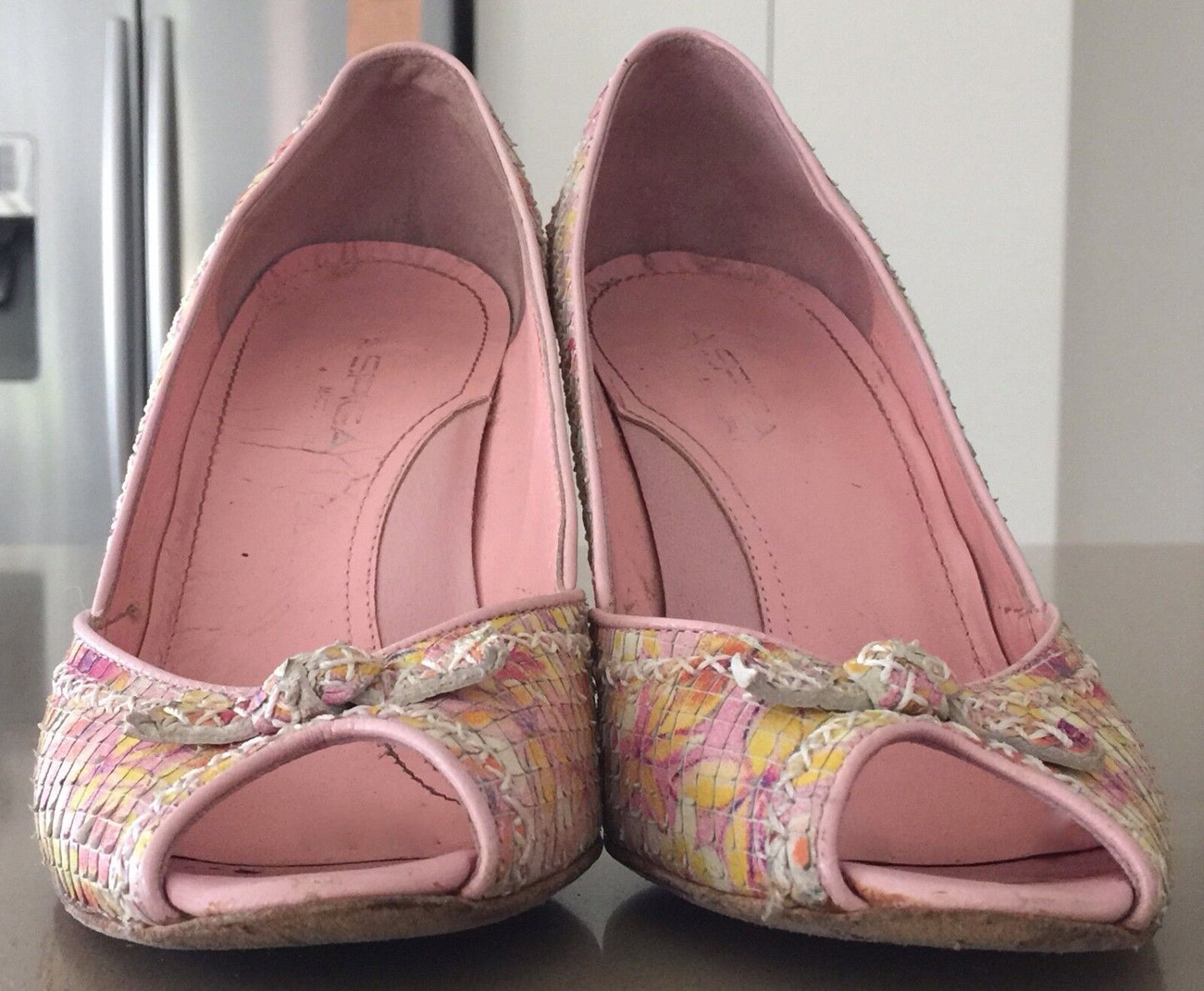VIA SPIGA Leather Peep Toe Pumps Pink & Yellow Frangipani Print Shoes Size 8