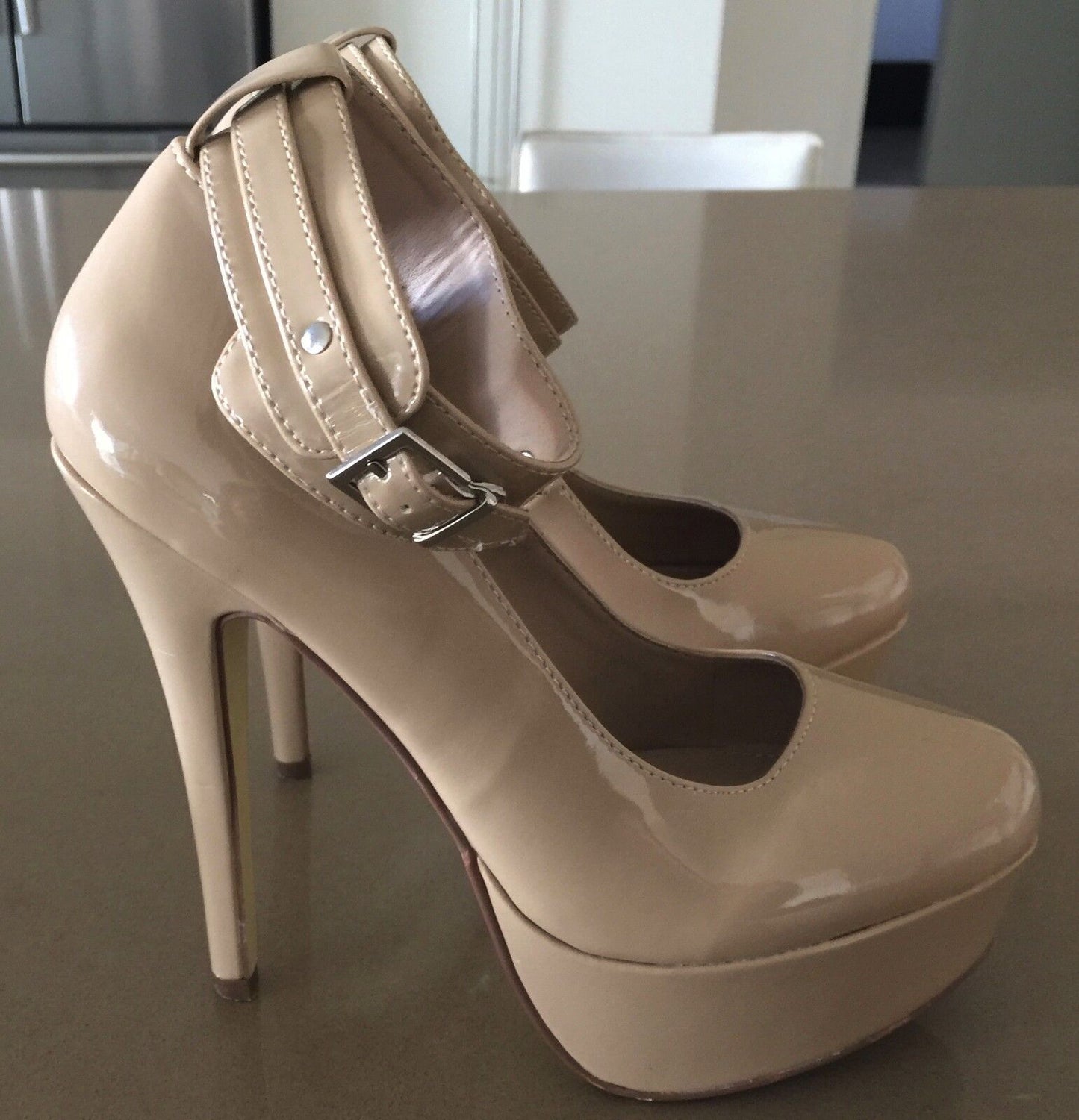 VERALI Shoes Patent Pleather Beige Platform Pumps w Ankle Straps Size 8 Sexy