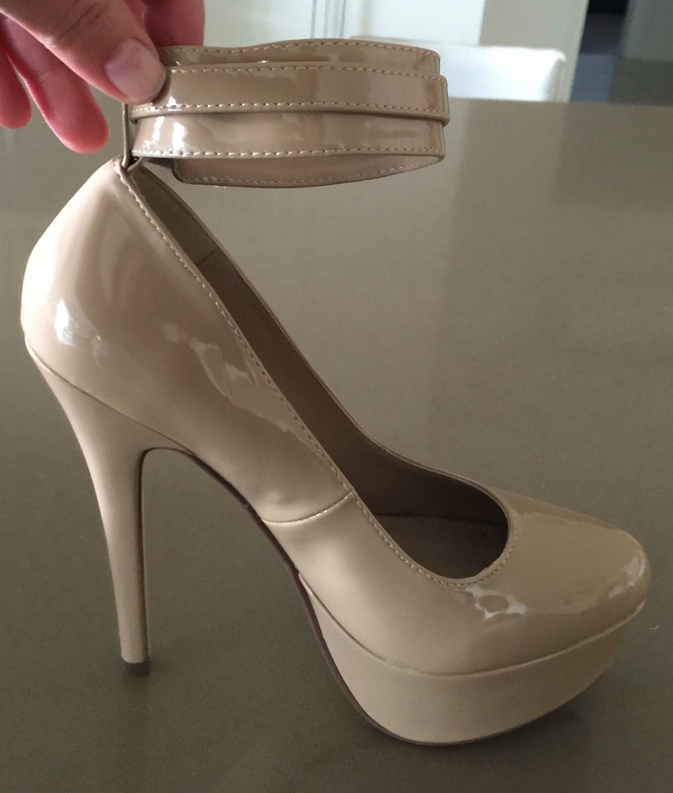 VERALI Shoes Patent Pleather Beige Platform Pumps w Ankle Straps Size 8 Sexy
