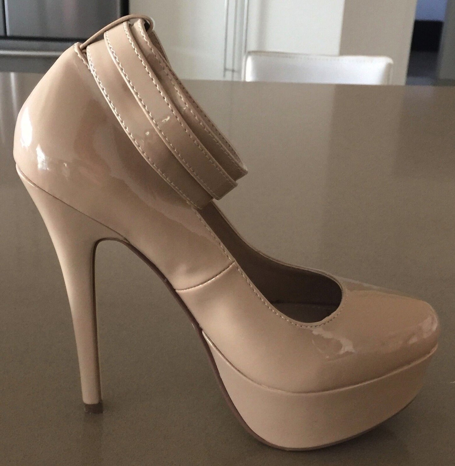 VERALI Shoes Patent Pleather Beige Platform Pumps w Ankle Straps Size 8 Sexy