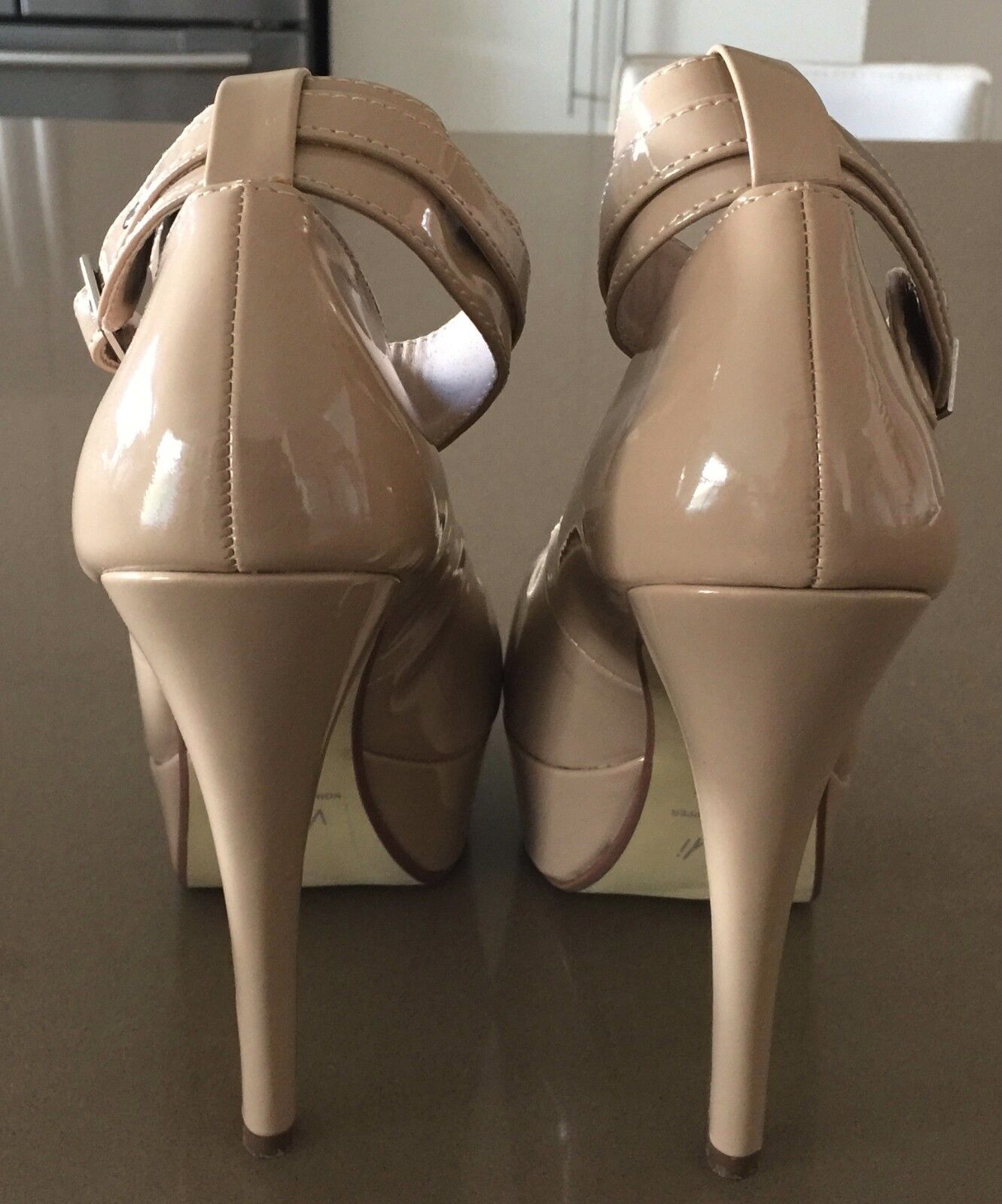 VERALI Shoes Patent Pleather Beige Platform Pumps w Ankle Straps Size 8 Sexy