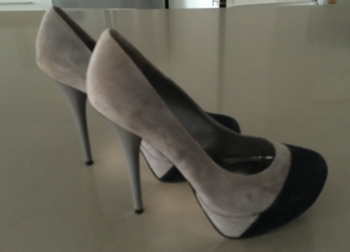 STEVE MADDEN "Vivie" Shoes Suede Black & Taupe Pumps Ladies Size 9 - Savvy!
