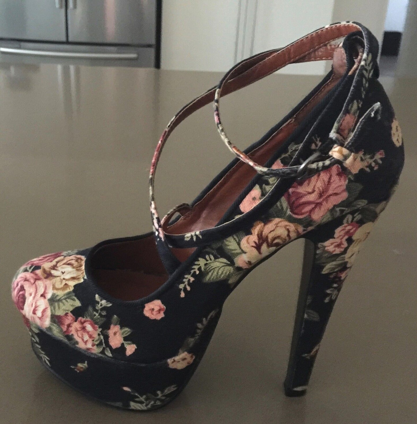 I LOVE BILLY Floral Canvas Ankle Strap Platform Pumps Shoes Size 37 Gorgeous!