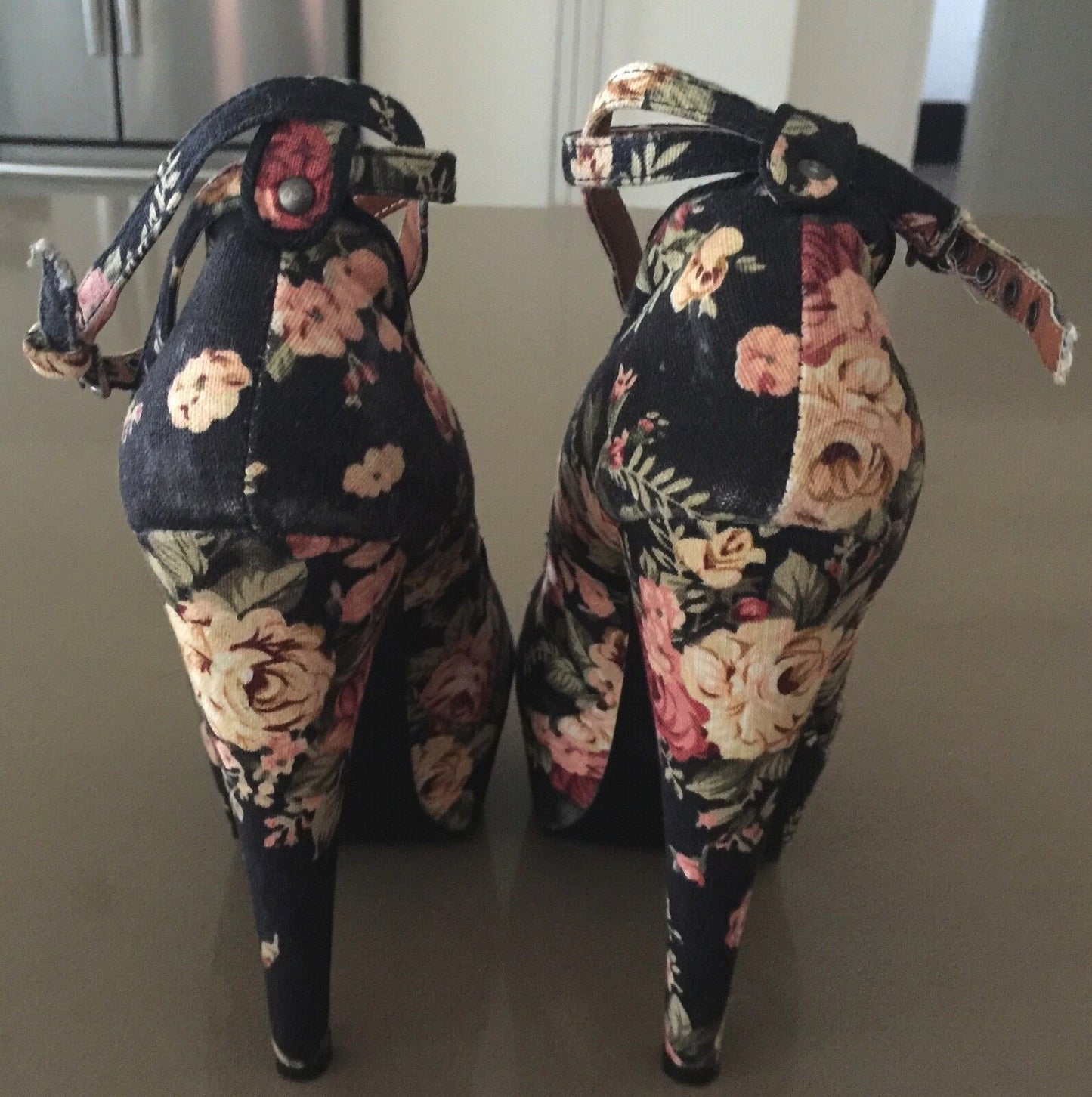 I LOVE BILLY Floral Canvas Ankle Strap Platform Pumps Shoes Size 37 Gorgeous!