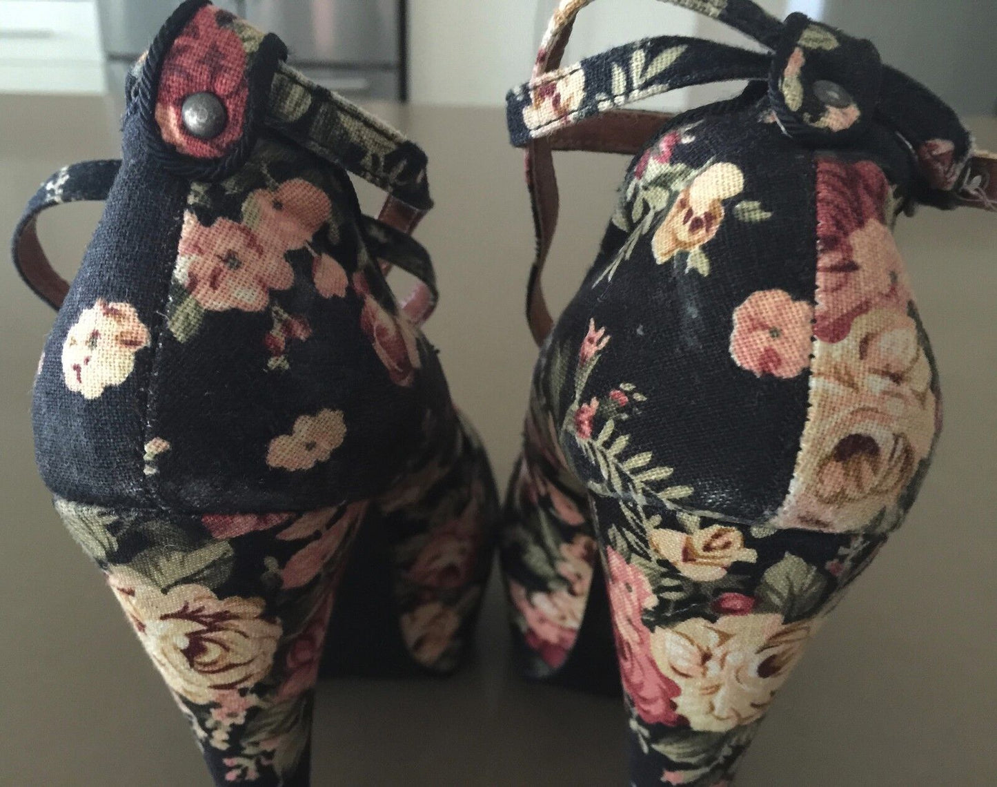 I LOVE BILLY Floral Canvas Ankle Strap Platform Pumps Shoes Size 37 Gorgeous!