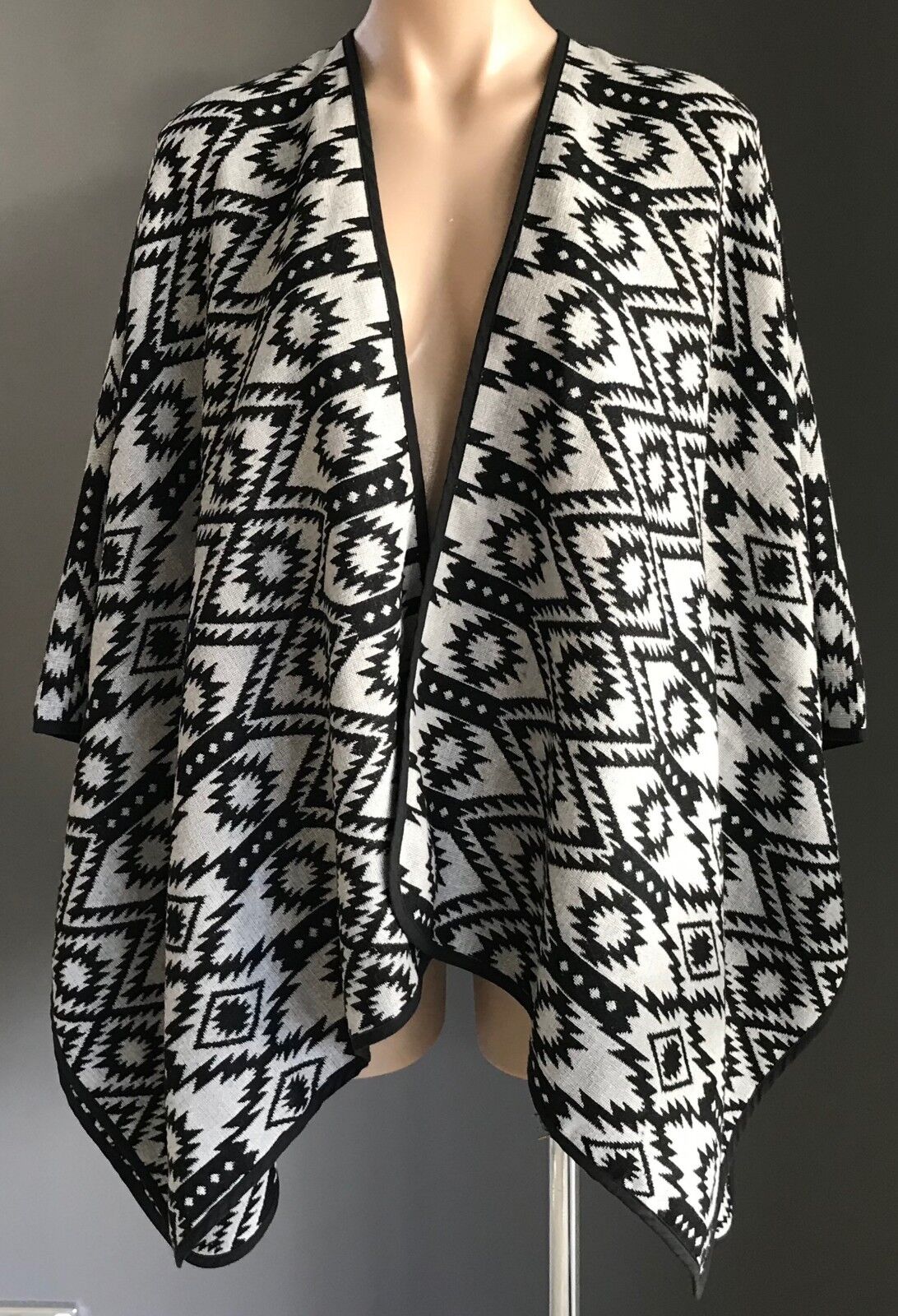 TARGET COLLECTION Jacket Poncho Kimono Black & Grey Aztec Cover Up  L 14  16 NEW