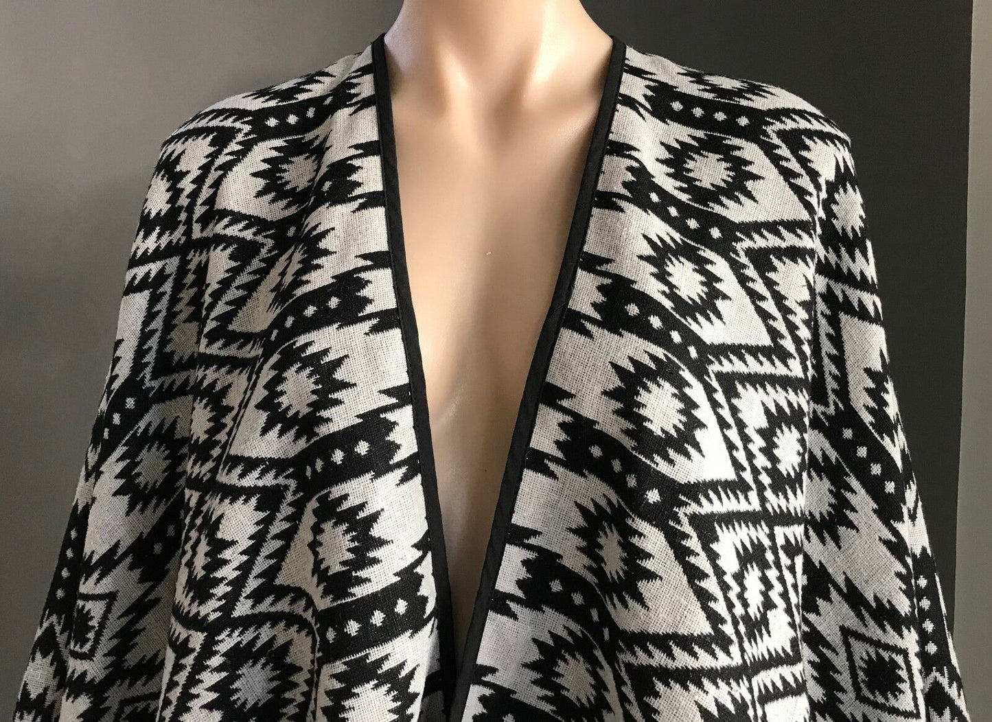 TARGET COLLECTION Jacket Poncho Kimono Black & Grey Aztec Cover Up  L 14  16 NEW