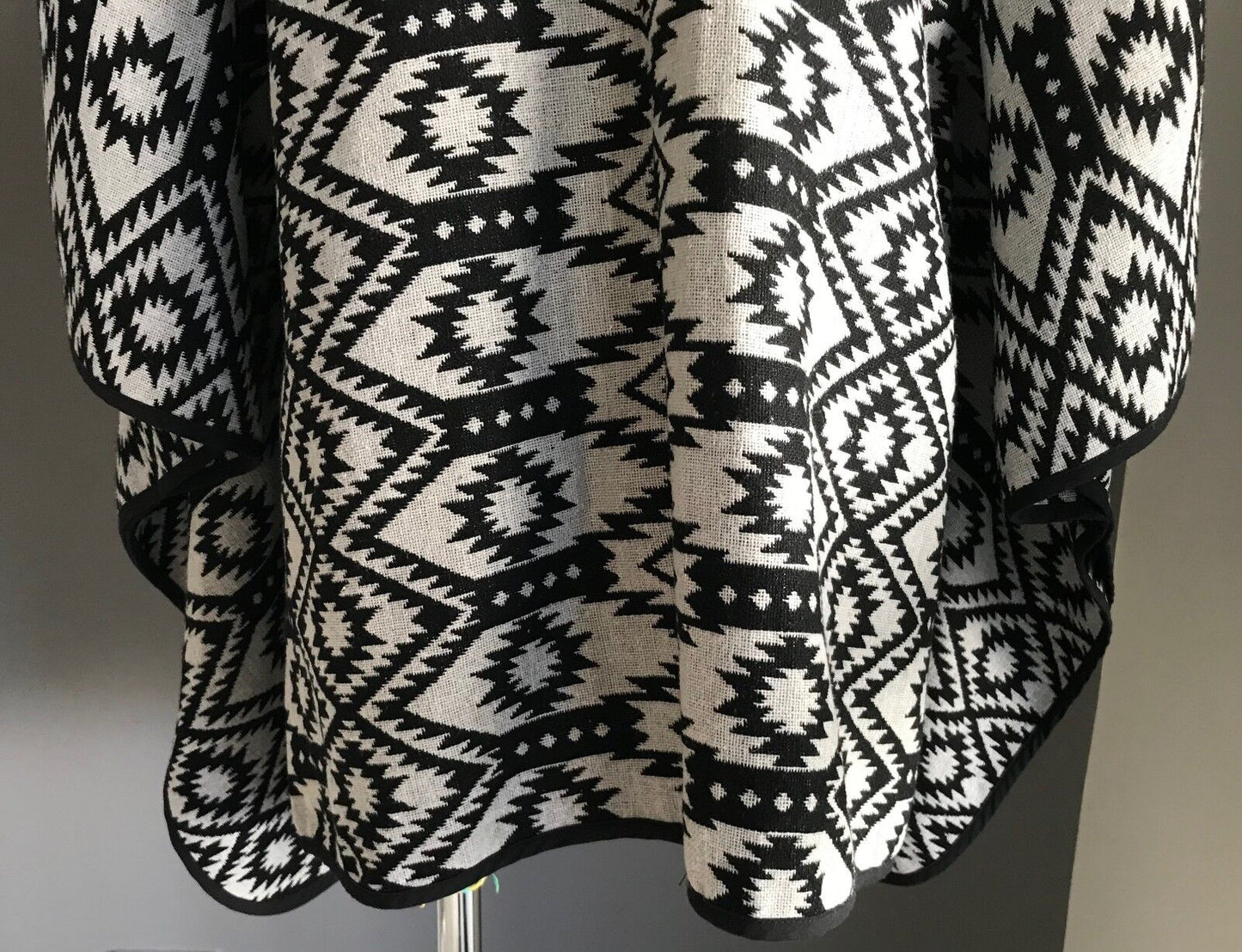 TARGET COLLECTION Jacket Poncho Kimono Black & Grey Aztec Cover Up  L 14  16 NEW