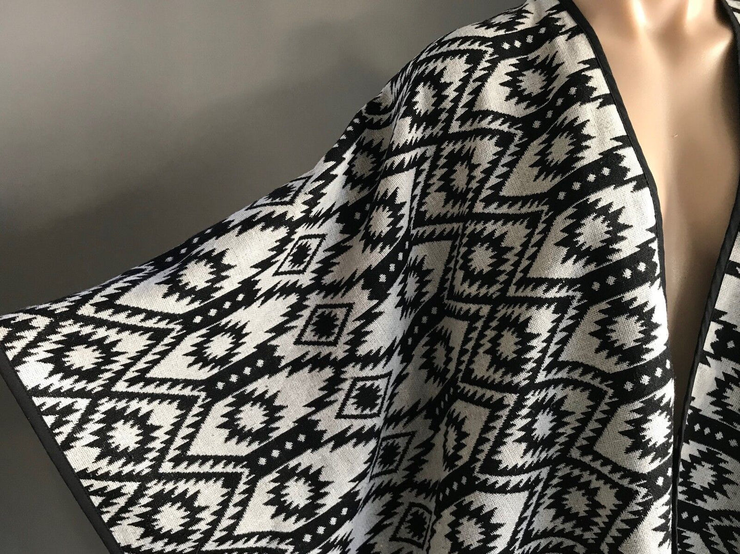 TARGET COLLECTION Jacket Poncho Kimono Black & Grey Aztec Cover Up  L 14  16 NEW