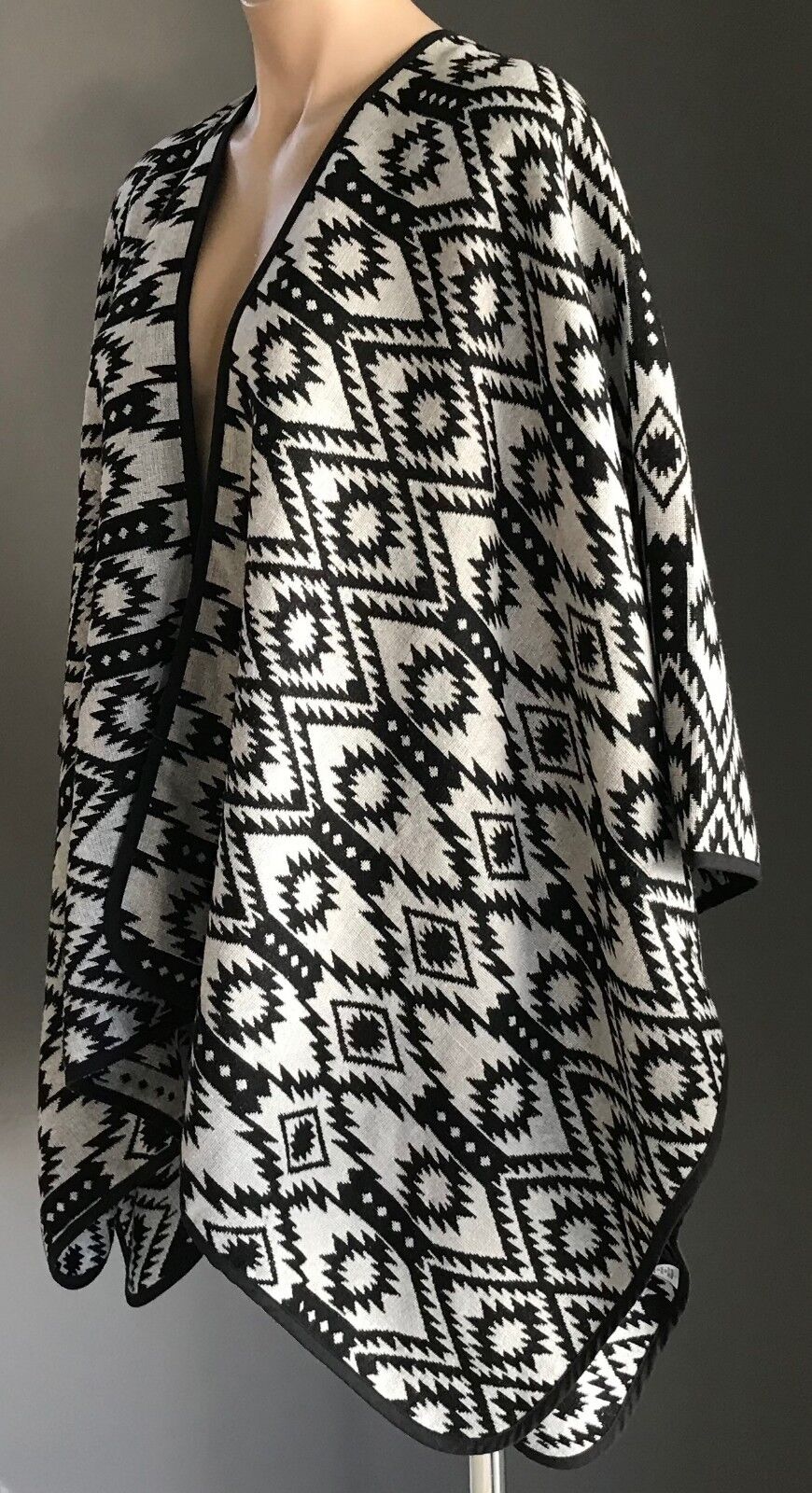 TARGET COLLECTION Jacket Poncho Kimono Black & Grey Aztec Cover Up  L 14  16 NEW